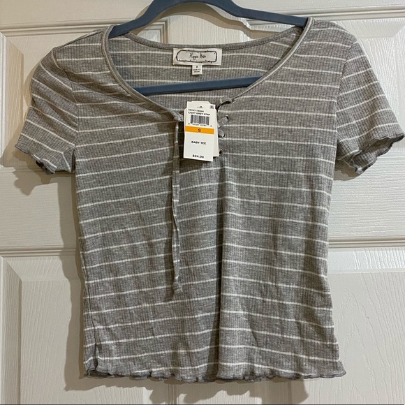 🎈Sale🎈Gray Lace Up Top With Lettuce Trim Sleeves - Picture 2 of 2